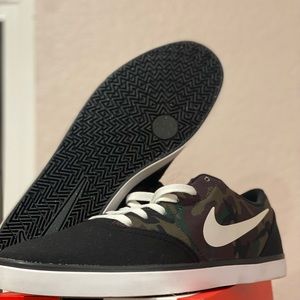 Brand new Nike SB skate 
Size 12